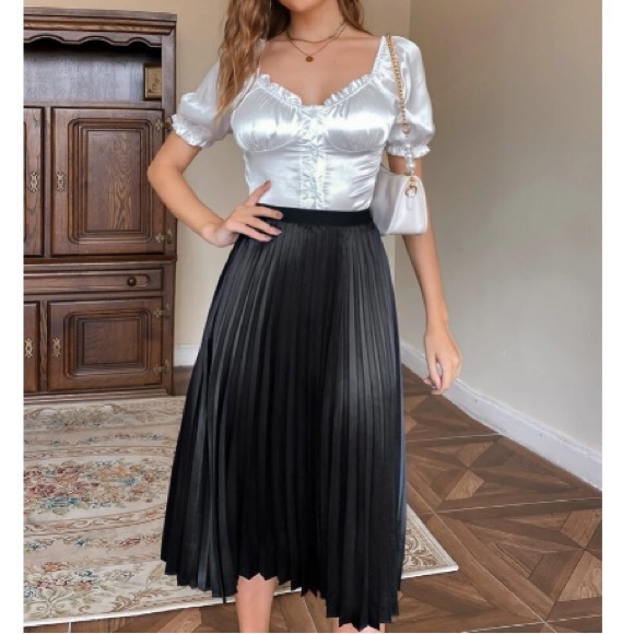Luxe pleated midi skirt - Picture 5 of 8